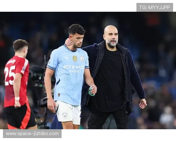 曼城格瓦迪奥尔脚后跟射门中柱，瓜迪奥拉场边摇头叹息