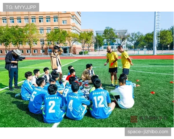 特写：塞维利亚俱乐部与当地大学合作开设足球管理硕士项目